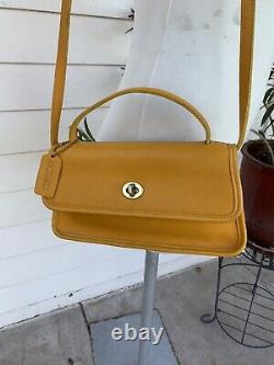 COACH Vintage Yellow Clutch Crossbody Bag Mustard Leather RARE 9044 90s Turnlock